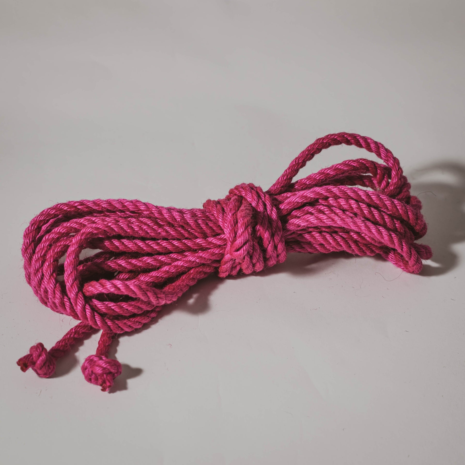 Red jute rope (treated, 6mm)